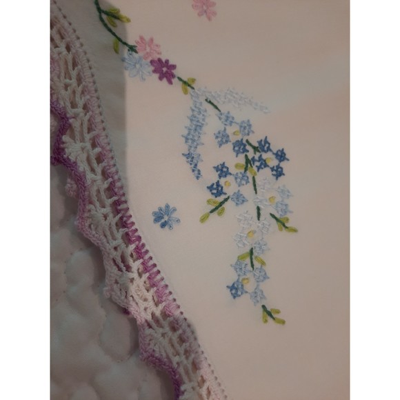 Vintage Embroidered and Crocheted Pillow Cases - Picture 5 of 5